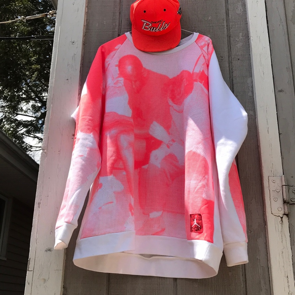Jordan sweatshirt w/ matching Bulls SnapBack